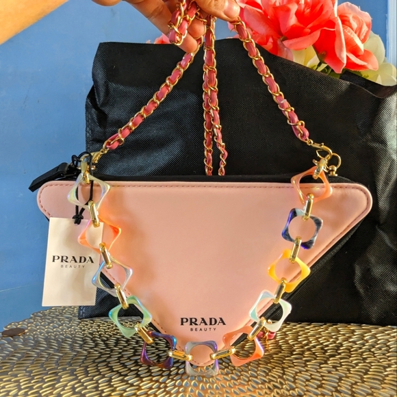 Prada - Picture 1 of 9